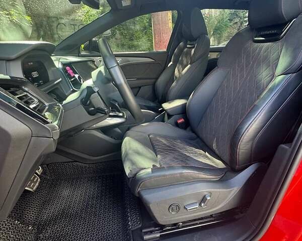 Красный Ауди Q5 e-tron, объемом двигателя 0 л и пробегом 22 тыс. км за 33777 $, фото 11 на Automoto.ua