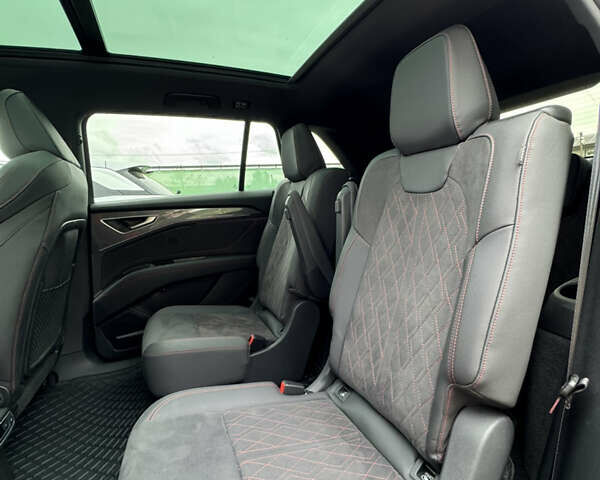 Червоний Ауді Q5 e-tron, об'ємом двигуна 0 л та пробігом 37 тис. км за 32800 $, фото 28 на Automoto.ua