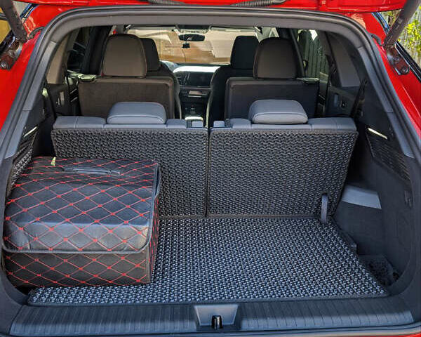 Красный Ауди Q5 e-tron, объемом двигателя 0 л и пробегом 32 тыс. км за 33850 $, фото 12 на Automoto.ua