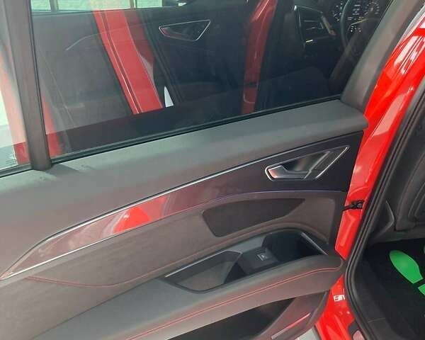 Червоний Ауді Q5 e-tron, об'ємом двигуна 0 л та пробігом 13 тис. км за 33900 $, фото 14 на Automoto.ua