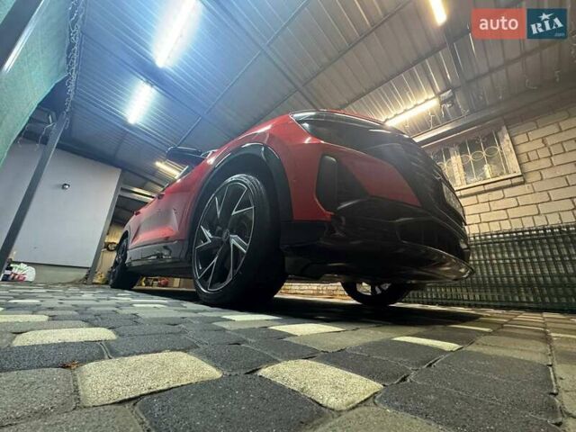 Красный Ауди Q5 e-tron, объемом двигателя 0 л и пробегом 22 тыс. км за 33777 $, фото 9 на Automoto.ua
