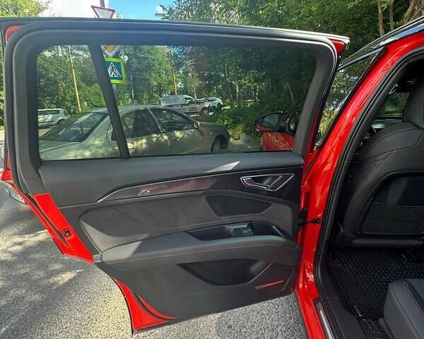 Красный Ауди Q5 e-tron, объемом двигателя 0 л и пробегом 22 тыс. км за 33777 $, фото 14 на Automoto.ua
