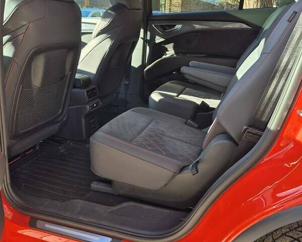 Красный Ауди Q5 e-tron, объемом двигателя 0 л и пробегом 47 тыс. км за 35000 $, фото 7 на Automoto.ua