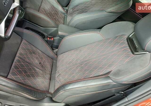 Червоний Ауді Q5 e-tron, об'ємом двигуна 0 л та пробігом 41 тис. км за 33999 $, фото 10 на Automoto.ua