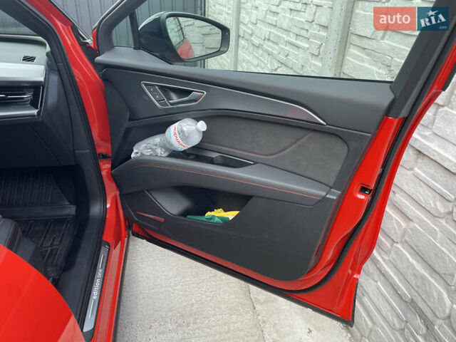 Красный Ауди Q5 e-tron, объемом двигателя 0 л и пробегом 44 тыс. км за 30500 $, фото 7 на Automoto.ua