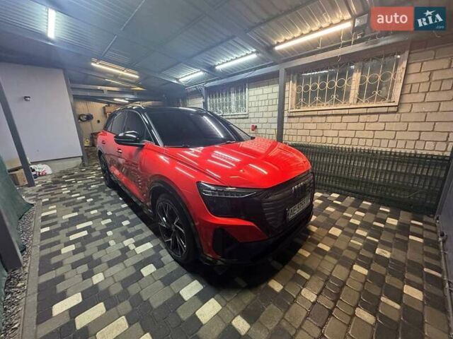 Красный Ауди Q5 e-tron, объемом двигателя 0 л и пробегом 22 тыс. км за 33777 $, фото 8 на Automoto.ua