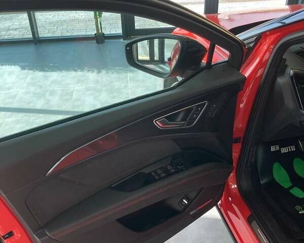 Червоний Ауді Q5 e-tron, об'ємом двигуна 0 л та пробігом 13 тис. км за 33900 $, фото 13 на Automoto.ua