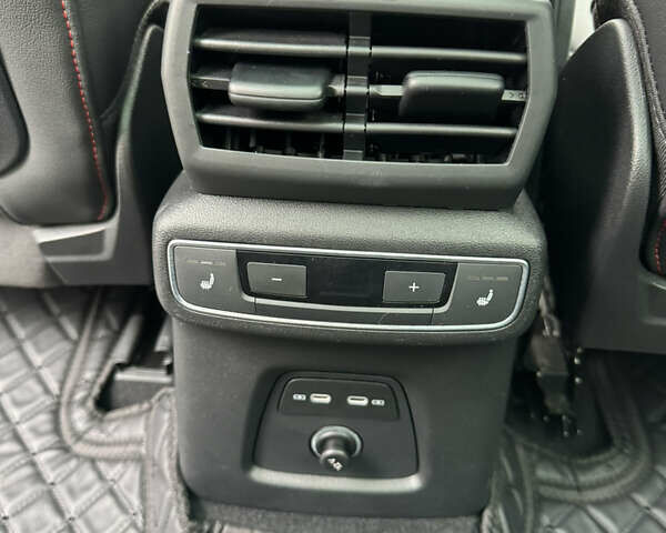 Червоний Ауді Q5 e-tron, об'ємом двигуна 0 л та пробігом 37 тис. км за 32800 $, фото 29 на Automoto.ua
