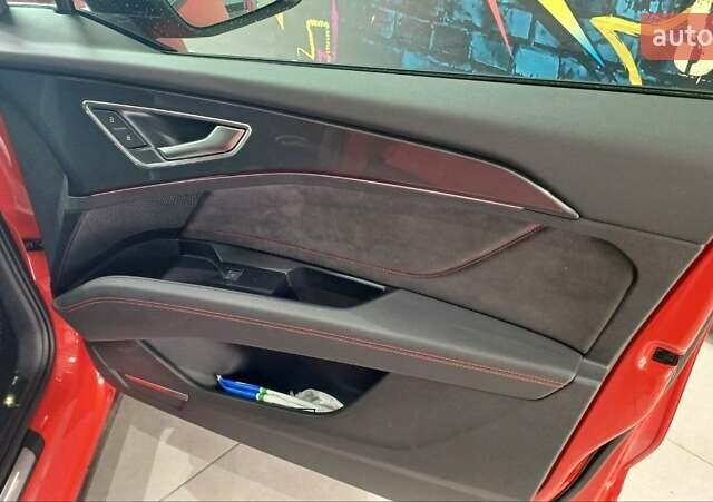 Червоний Ауді Q5 e-tron, об'ємом двигуна 0 л та пробігом 41 тис. км за 33999 $, фото 24 на Automoto.ua