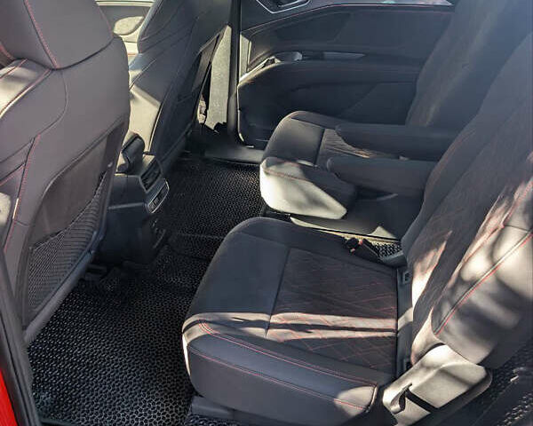 Красный Ауди Q5 e-tron, объемом двигателя 0 л и пробегом 32 тыс. км за 33850 $, фото 10 на Automoto.ua