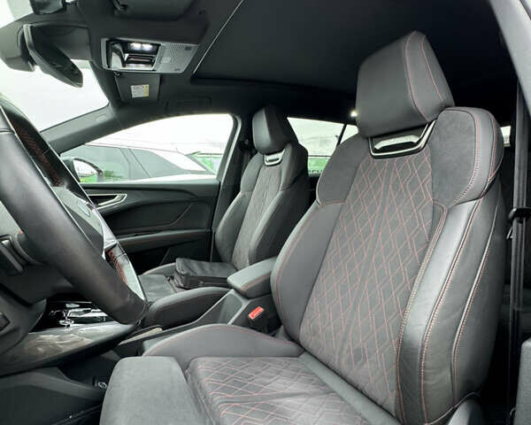 Красный Ауди Q5 e-tron, объемом двигателя 0 л и пробегом 37 тыс. км за 33900 $, фото 17 на Automoto.ua