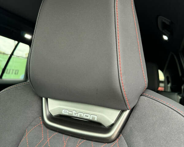 Червоний Ауді Q5 e-tron, об'ємом двигуна 0 л та пробігом 37 тис. км за 32800 $, фото 18 на Automoto.ua