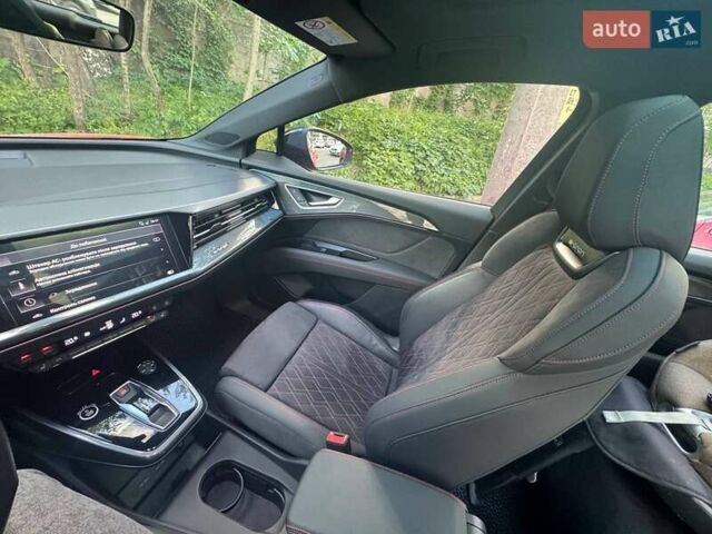 Красный Ауди Q5 e-tron, объемом двигателя 0 л и пробегом 22 тыс. км за 33777 $, фото 13 на Automoto.ua