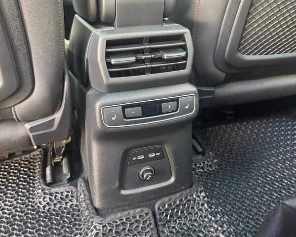 Красный Ауди Q5 e-tron, объемом двигателя 0 л и пробегом 22 тыс. км за 33777 $, фото 16 на Automoto.ua