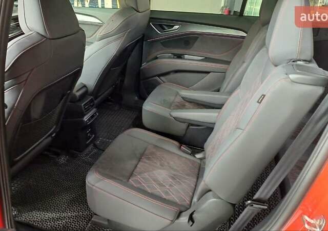 Червоний Ауді Q5 e-tron, об'ємом двигуна 0 л та пробігом 41 тис. км за 33999 $, фото 21 на Automoto.ua