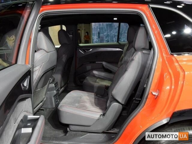 Красный Ауди Q5 e-tron, объемом двигателя 0 л и пробегом 0 тыс. км за 41400 $, фото 9 на Automoto.ua