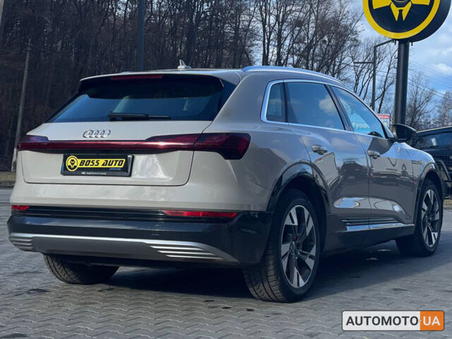 Серый Ауди Q5 e-tron, объемом двигателя 95 л и пробегом 67 тыс. км за 43300 $, фото 5 на Automoto.ua