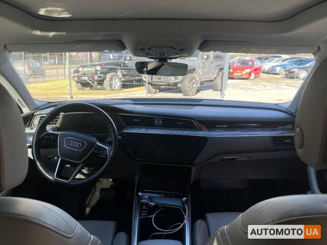 Серый Ауди Q5 e-tron, объемом двигателя 95 л и пробегом 67 тыс. км за 43300 $, фото 11 на Automoto.ua