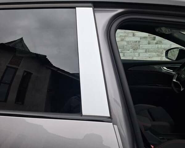 Серый Ауди Q5 e-tron, объемом двигателя 0 л и пробегом 1 тыс. км за 41999 $, фото 21 на Automoto.ua