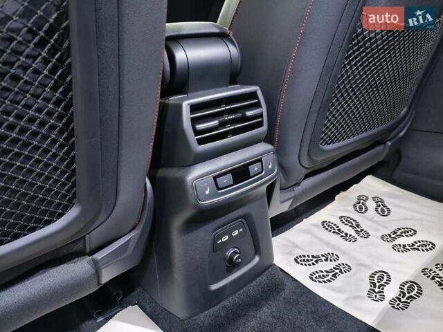 Сірий Ауді Q5 e-tron, об'ємом двигуна 0 л та пробігом 1 тис. км за 42000 $, фото 12 на Automoto.ua