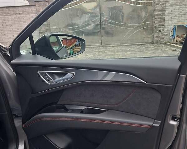 Серый Ауди Q5 e-tron, объемом двигателя 0 л и пробегом 1 тыс. км за 41999 $, фото 23 на Automoto.ua