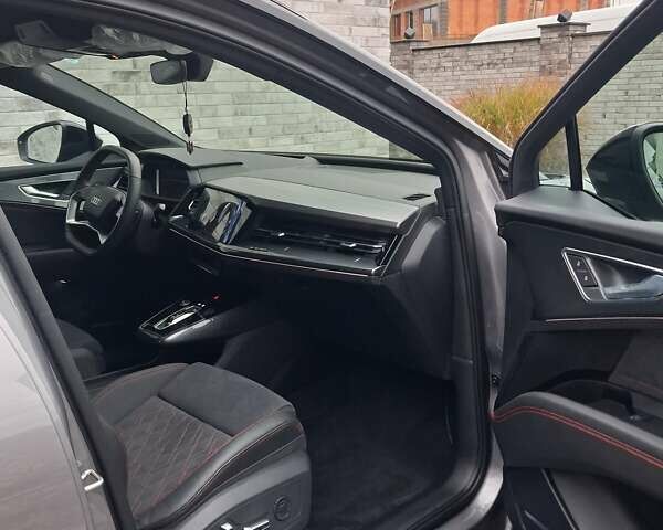 Серый Ауди Q5 e-tron, объемом двигателя 0 л и пробегом 1 тыс. км за 41999 $, фото 22 на Automoto.ua