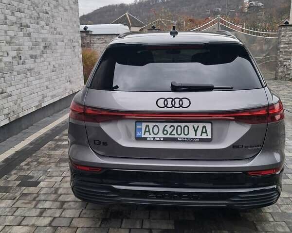 Серый Ауди Q5 e-tron, объемом двигателя 0 л и пробегом 1 тыс. км за 41999 $, фото 28 на Automoto.ua