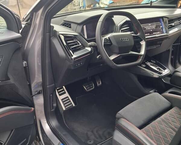 Серый Ауди Q5 e-tron, объемом двигателя 0 л и пробегом 1 тыс. км за 41999 $, фото 18 на Automoto.ua