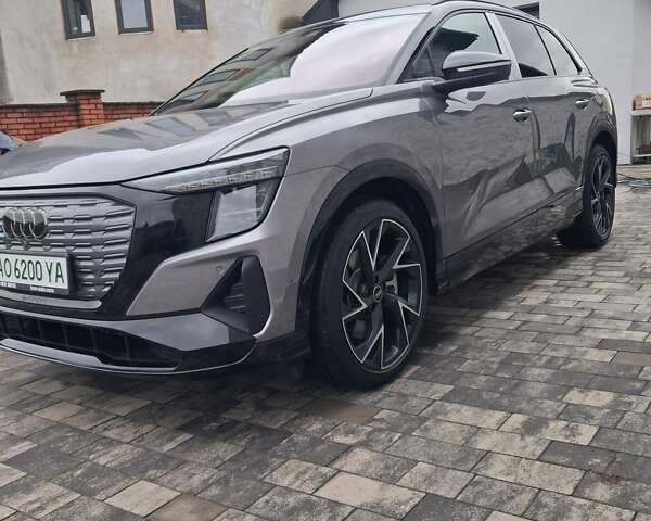 Серый Ауди Q5 e-tron, объемом двигателя 0 л и пробегом 1 тыс. км за 41999 $, фото 1 на Automoto.ua