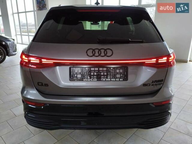 Сірий Ауді Q5 e-tron, об'ємом двигуна 0 л та пробігом 1 тис. км за 42000 $, фото 3 на Automoto.ua