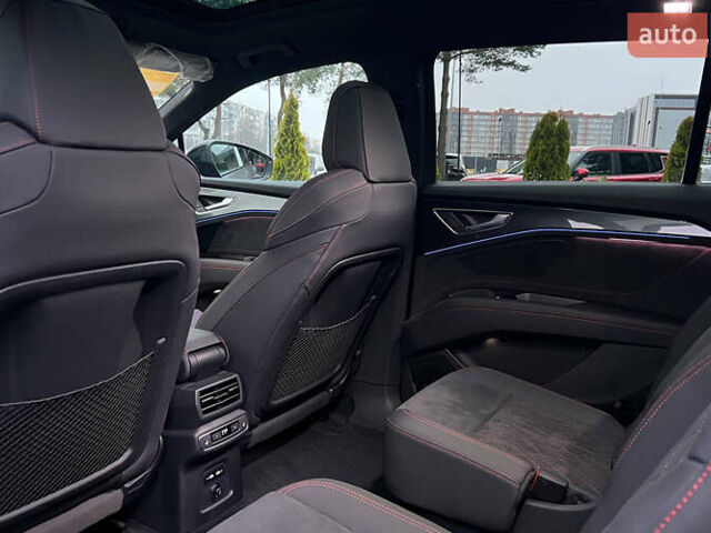 Серый Ауди Q5 e-tron, объемом двигателя 0 л и пробегом 1 тыс. км за 40500 $, фото 23 на Automoto.ua