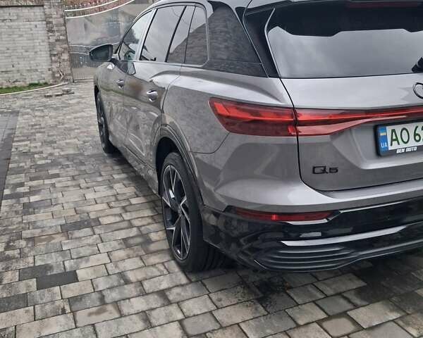 Серый Ауди Q5 e-tron, объемом двигателя 0 л и пробегом 1 тыс. км за 41999 $, фото 29 на Automoto.ua