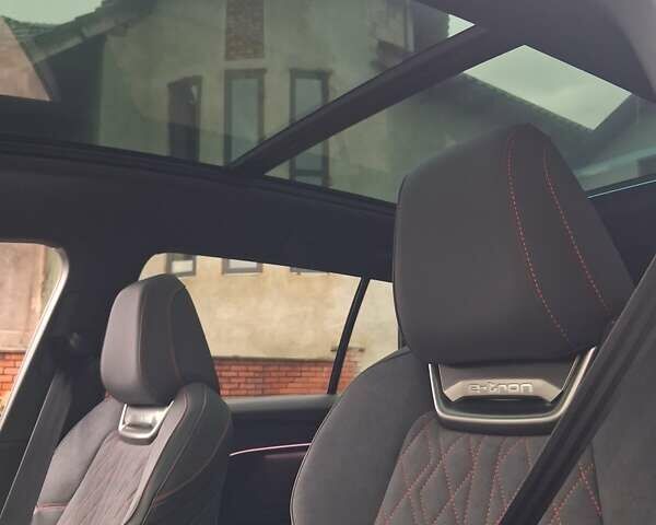 Серый Ауди Q5 e-tron, объемом двигателя 0 л и пробегом 1 тыс. км за 41999 $, фото 8 на Automoto.ua