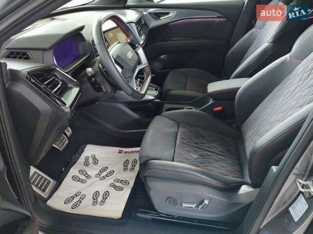 Сірий Ауді Q5 e-tron, об'ємом двигуна 0 л та пробігом 1 тис. км за 42000 $, фото 8 на Automoto.ua