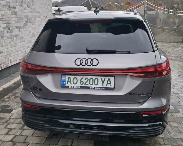 Серый Ауди Q5 e-tron, объемом двигателя 0 л и пробегом 1 тыс. км за 41999 $, фото 3 на Automoto.ua