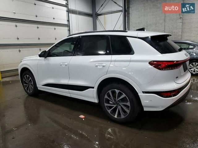 Белый Ауди Q6 e-tron, объемом двигателя 0 л и пробегом 20 тыс. км за 26000 $, фото 3 на Automoto.ua