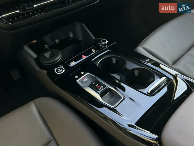 Белый Ауди Q6 e-tron, объемом двигателя 0 л и пробегом 13 тыс. км за 77300 $, фото 17 на Automoto.ua