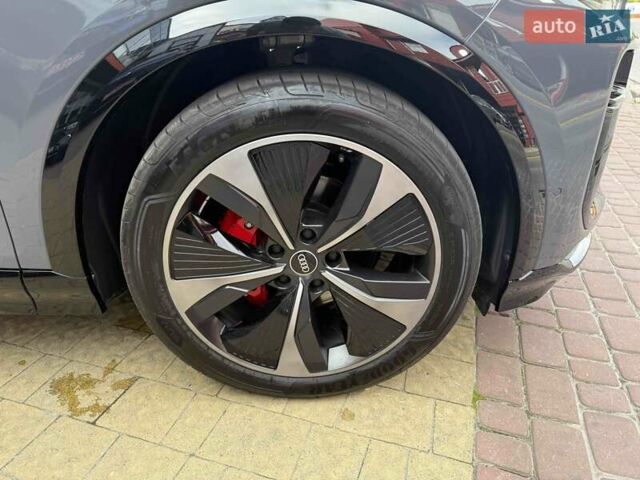 Серый Ауди Q6 e-tron, объемом двигателя 0 л и пробегом 4 тыс. км за 84900 $, фото 5 на Automoto.ua