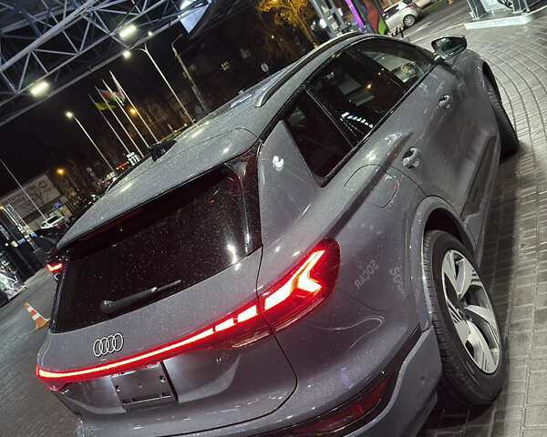 Серый Ауди Q6 e-tron, объемом двигателя 0 л и пробегом 1 тыс. км за 75000 $, фото 19 на Automoto.ua