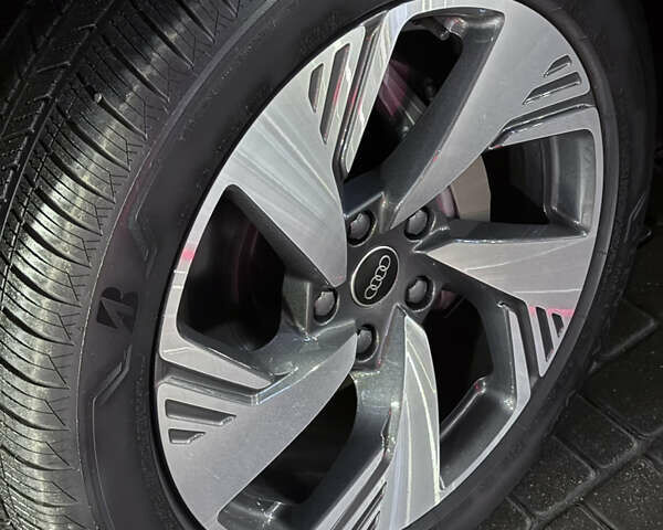 Серый Ауди Q6 e-tron, объемом двигателя 0 л и пробегом 1 тыс. км за 75000 $, фото 38 на Automoto.ua