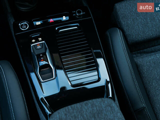 Серый Ауди Q6 e-tron, объемом двигателя 0 л и пробегом 21 тыс. км за 77000 $, фото 25 на Automoto.ua