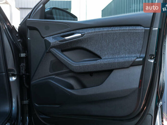 Серый Ауди Q6 e-tron, объемом двигателя 0 л и пробегом 21 тыс. км за 77000 $, фото 34 на Automoto.ua