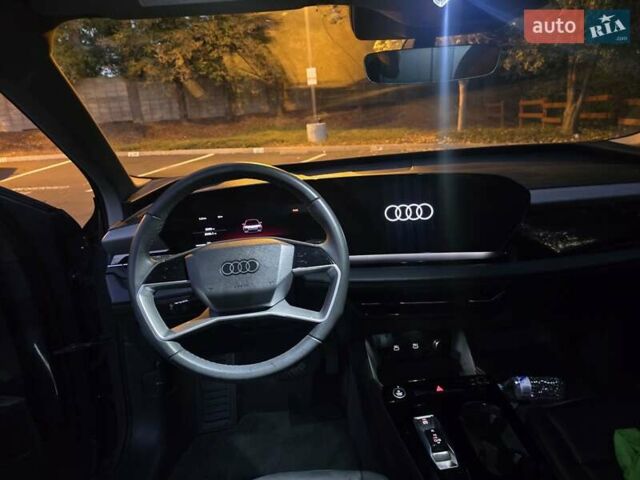 Серый Ауди Q6 e-tron, объемом двигателя 0 л и пробегом 3 тыс. км за 45000 $, фото 4 на Automoto.ua