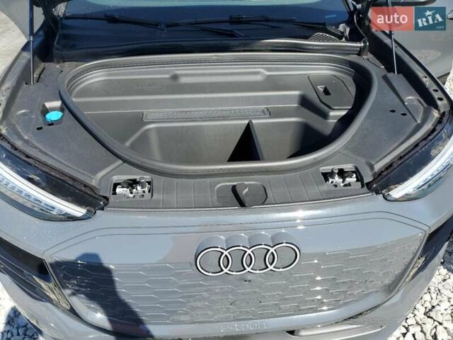 Серый Ауди Q6 e-tron, объемом двигателя 0 л и пробегом 2 тыс. км за 13000 $, фото 11 на Automoto.ua