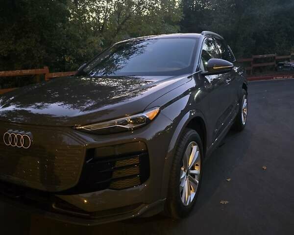 Серый Ауди Q6 e-tron, объемом двигателя 0 л и пробегом 3 тыс. км за 45000 $, фото 9 на Automoto.ua