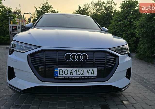 Білий Ауді Q7 e-tron, об'ємом двигуна 0 л та пробігом 30 тис. км за 41581 $, фото 1 на Automoto.ua