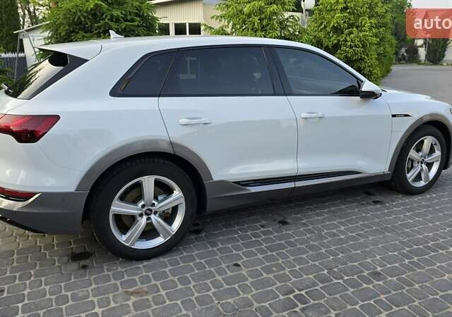 Білий Ауді Q7 e-tron, об'ємом двигуна 0 л та пробігом 30 тис. км за 41581 $, фото 5 на Automoto.ua
