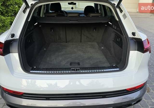 Білий Ауді Q7 e-tron, об'ємом двигуна 0 л та пробігом 30 тис. км за 41581 $, фото 9 на Automoto.ua