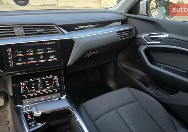 Білий Ауді Q7 e-tron, об'ємом двигуна 0 л та пробігом 30 тис. км за 41581 $, фото 12 на Automoto.ua