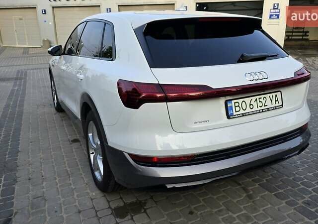 Білий Ауді Q7 e-tron, об'ємом двигуна 0 л та пробігом 30 тис. км за 41581 $, фото 11 на Automoto.ua